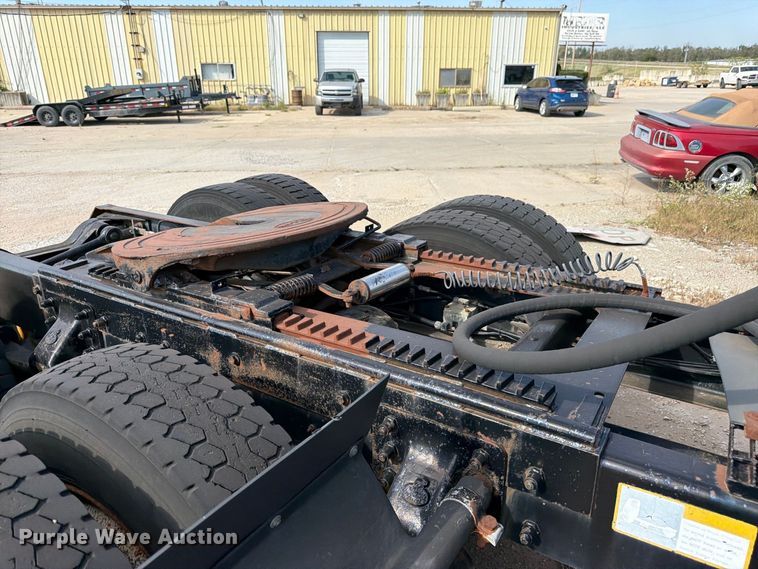 image for item DT3060 1992 Mack CH613 semi truck