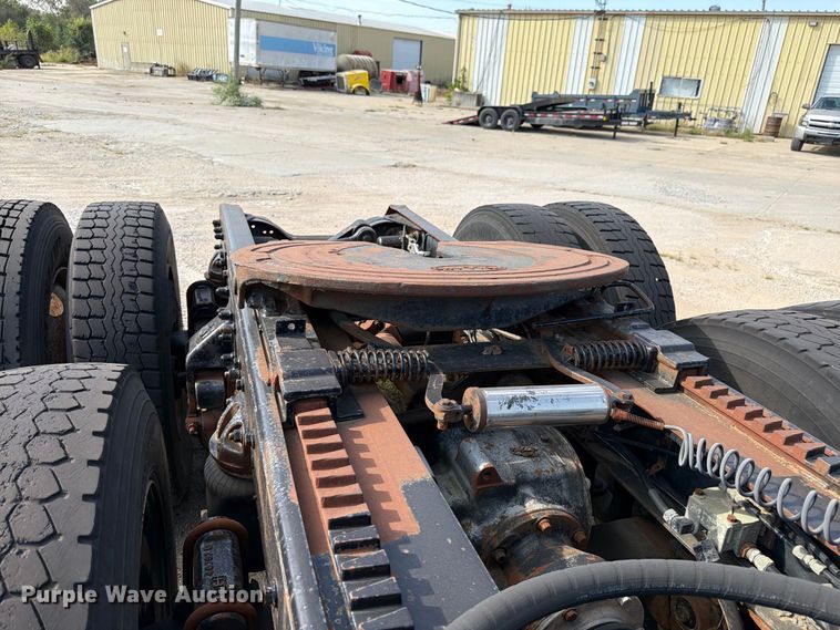 image for item DT3060 1992 Mack CH613 semi truck