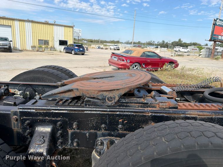image for item DT3060 1992 Mack CH613 semi truck