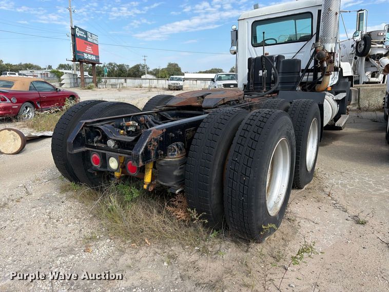 image for item DT3060 1992 Mack CH613 semi truck