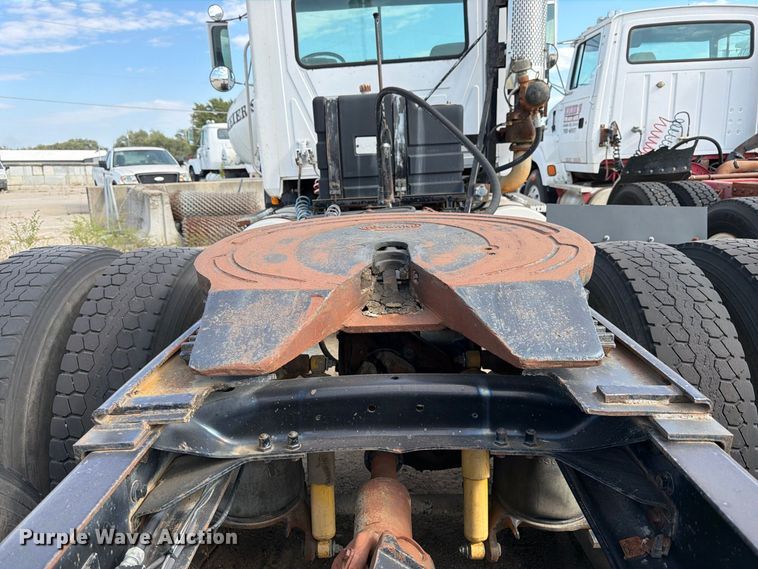 image for item DT3060 1992 Mack CH613 semi truck