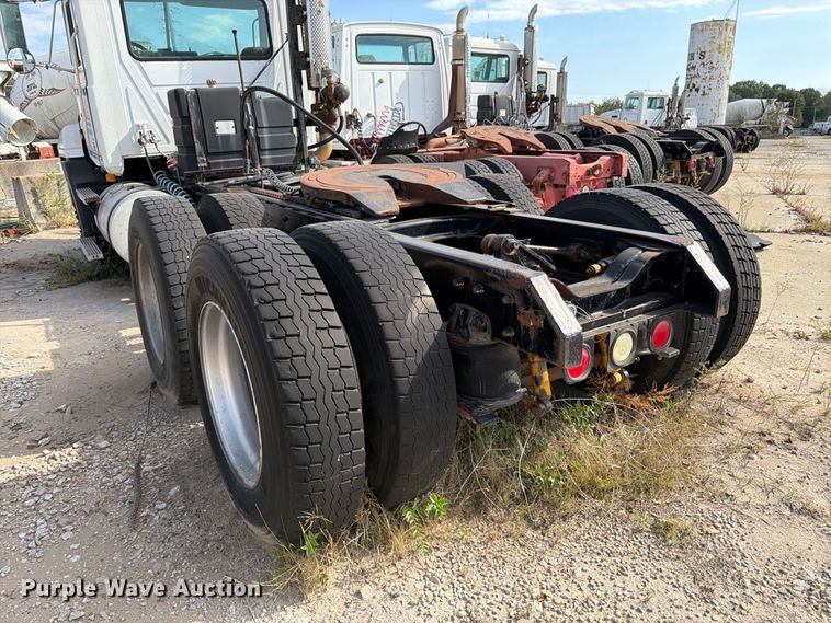 image for item DT3060 1992 Mack CH613 semi truck