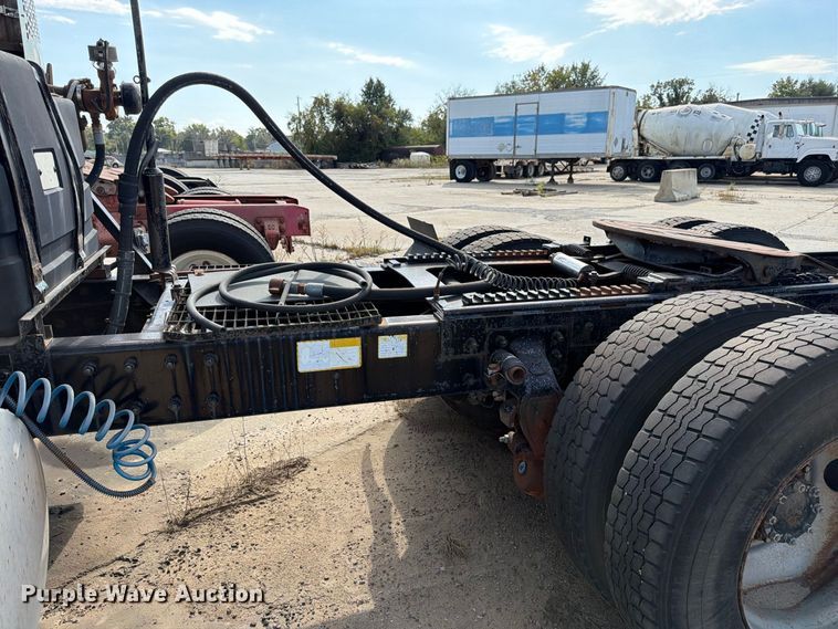 image for item DT3060 1992 Mack CH613 semi truck