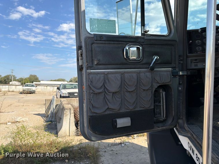 image for item DT3060 1992 Mack CH613 semi truck