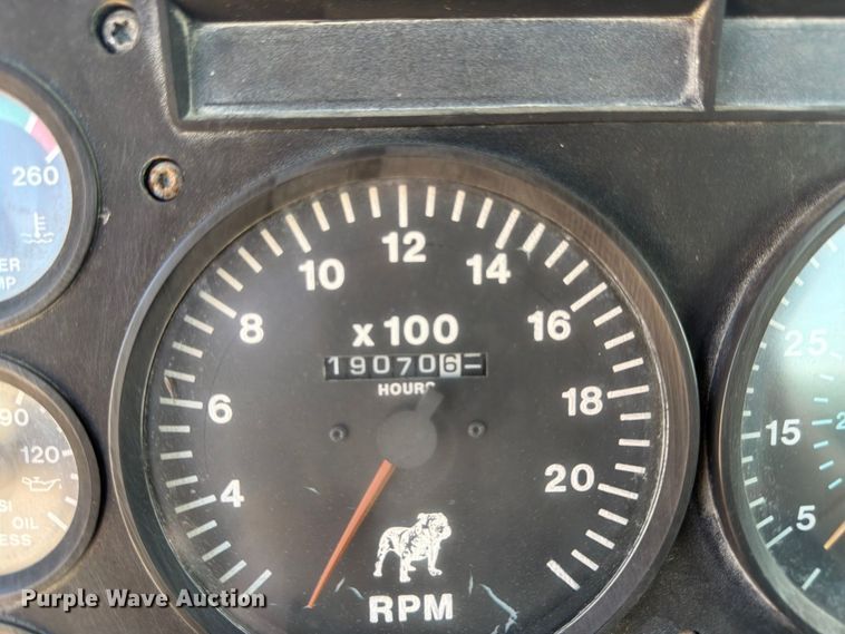 image for item DT3060 1992 Mack CH613 semi truck