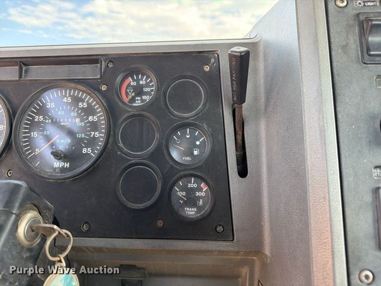 image for item DT3060 1992 Mack CH613 semi truck