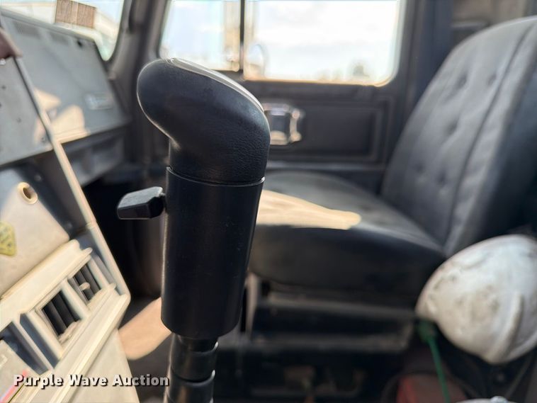image for item DT3060 1992 Mack CH613 semi truck