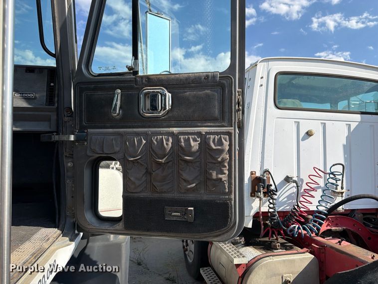image for item DT3060 1992 Mack CH613 semi truck