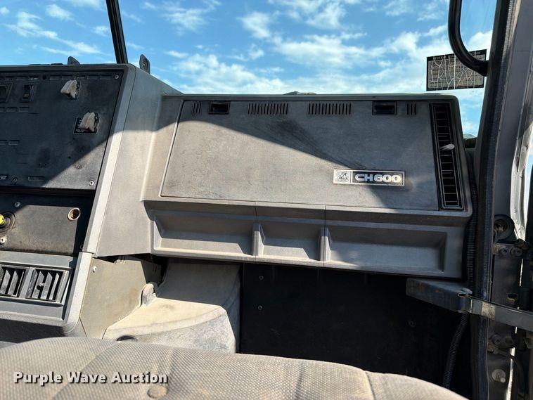 image for item DT3060 1992 Mack CH613 semi truck