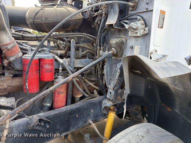 image for item DT3060 1992 Mack CH613 semi truck