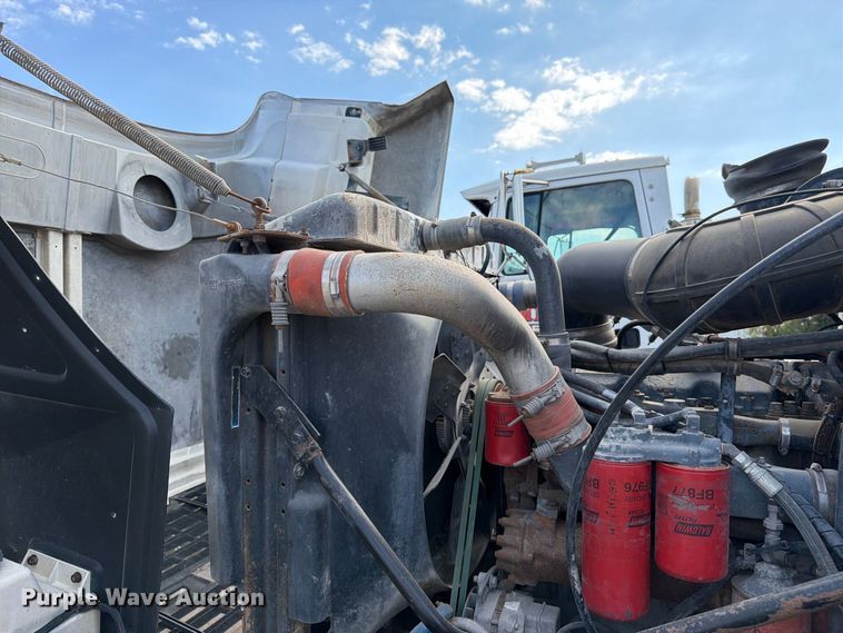 image for item DT3060 1992 Mack CH613 semi truck