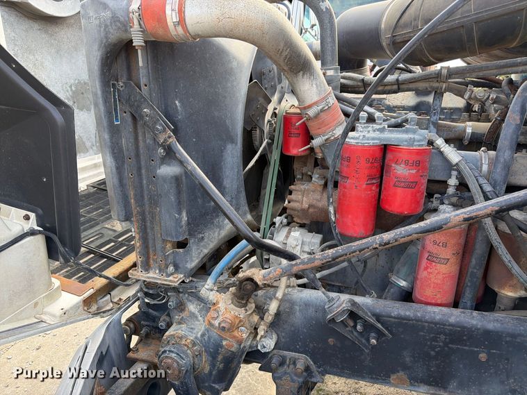 image for item DT3060 1992 Mack CH613 semi truck