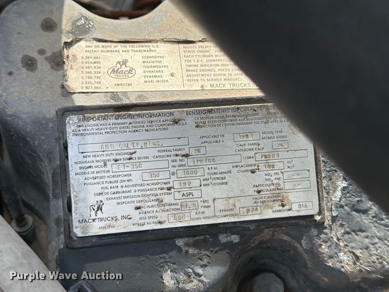 image for item DT3060 1992 Mack CH613 semi truck