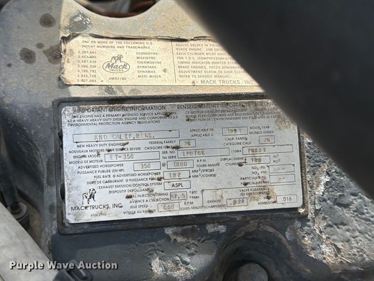 image for item DT3060 1992 Mack CH613 semi truck