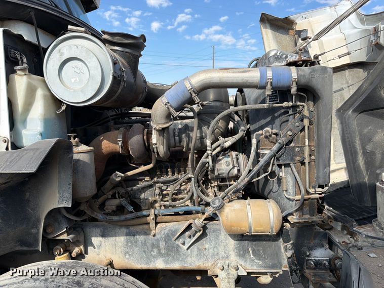 image for item DT3060 1992 Mack CH613 semi truck