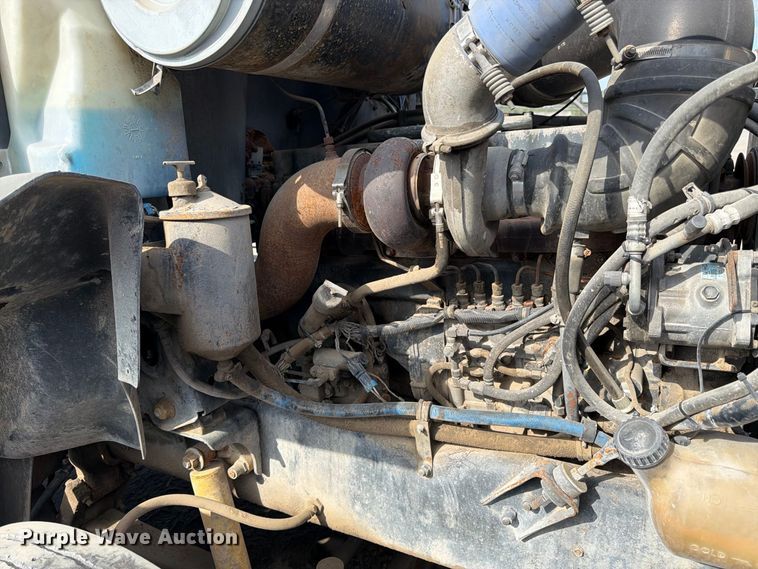 image for item DT3060 1992 Mack CH613 semi truck