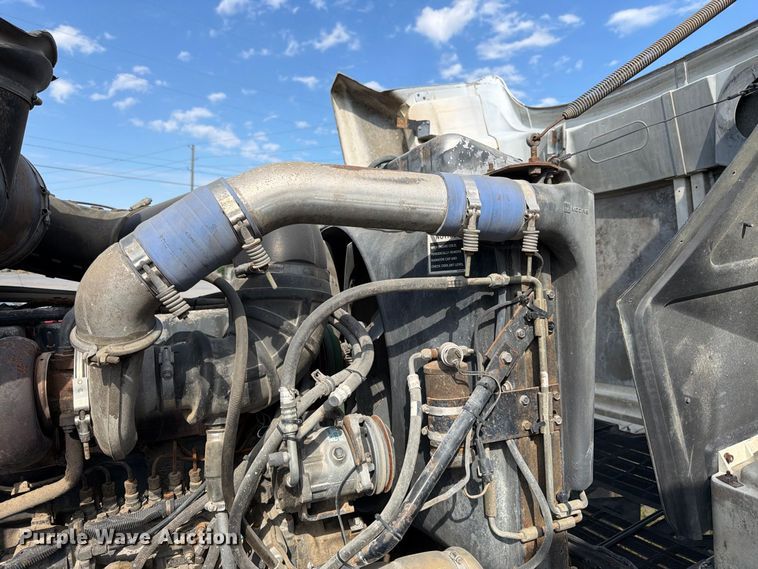 image for item DT3060 1992 Mack CH613 semi truck