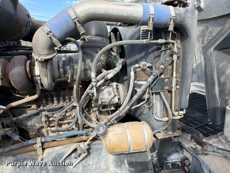 image for item DT3060 1992 Mack CH613 semi truck