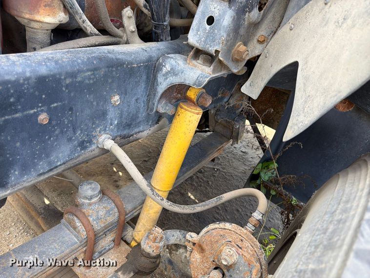 image for item DT3060 1992 Mack CH613 semi truck
