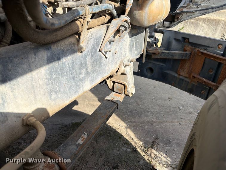image for item DT3060 1992 Mack CH613 semi truck