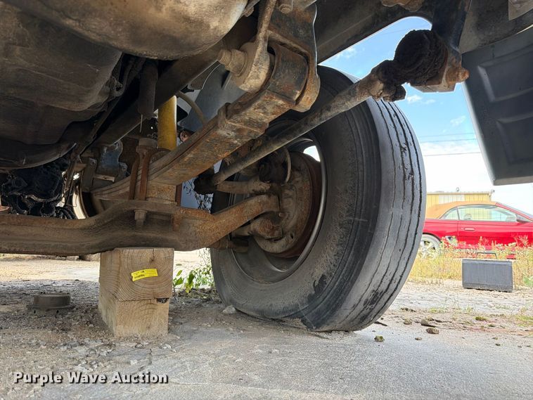 image for item DT3060 1992 Mack CH613 semi truck