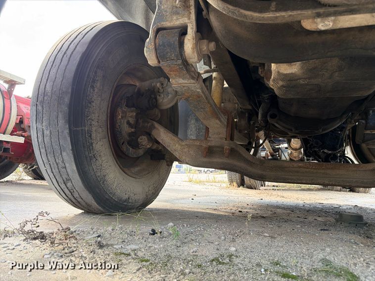 image for item DT3060 1992 Mack CH613 semi truck