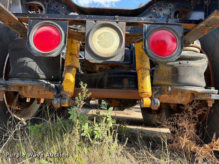 image for item DT3060 1992 Mack CH613 semi truck