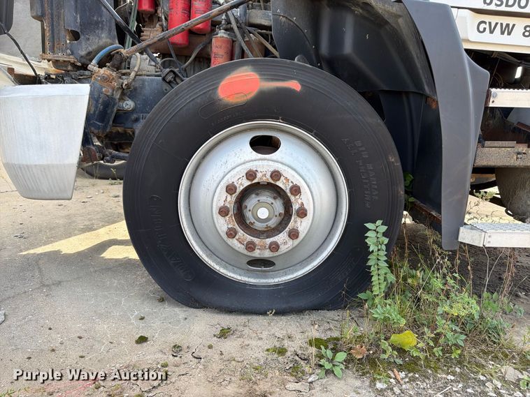 image for item DT3060 1992 Mack CH613 semi truck