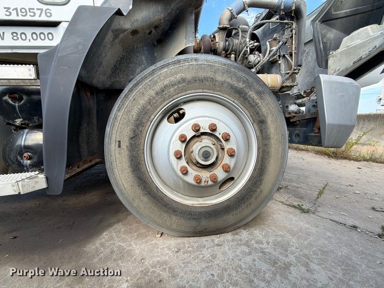 image for item DT3060 1992 Mack CH613 semi truck