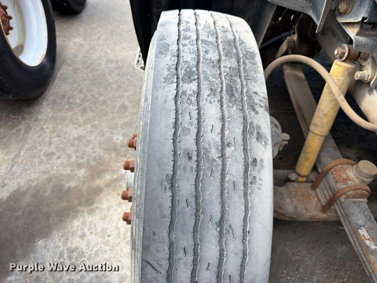 image for item DT3060 1992 Mack CH613 semi truck