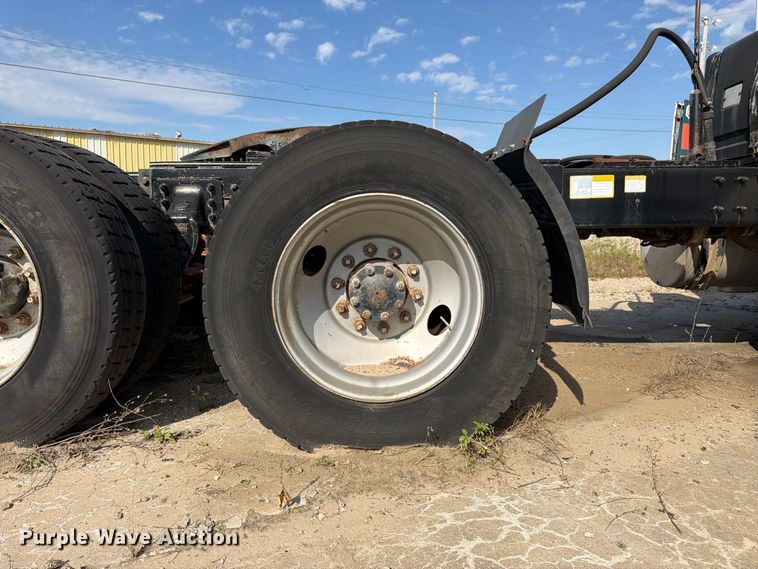 image for item DT3060 1992 Mack CH613 semi truck
