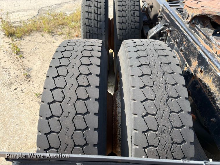 image for item DT3060 1992 Mack CH613 semi truck