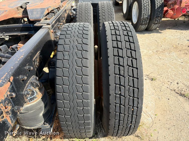 image for item DT3060 1992 Mack CH613 semi truck