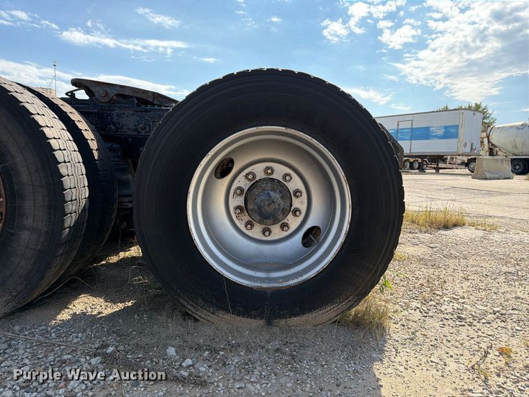 image for item DT3060 1992 Mack CH613 semi truck