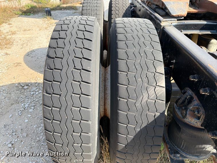 image for item DT3060 1992 Mack CH613 semi truck