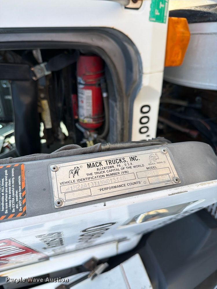 image for item DT3060 1992 Mack CH613 semi truck