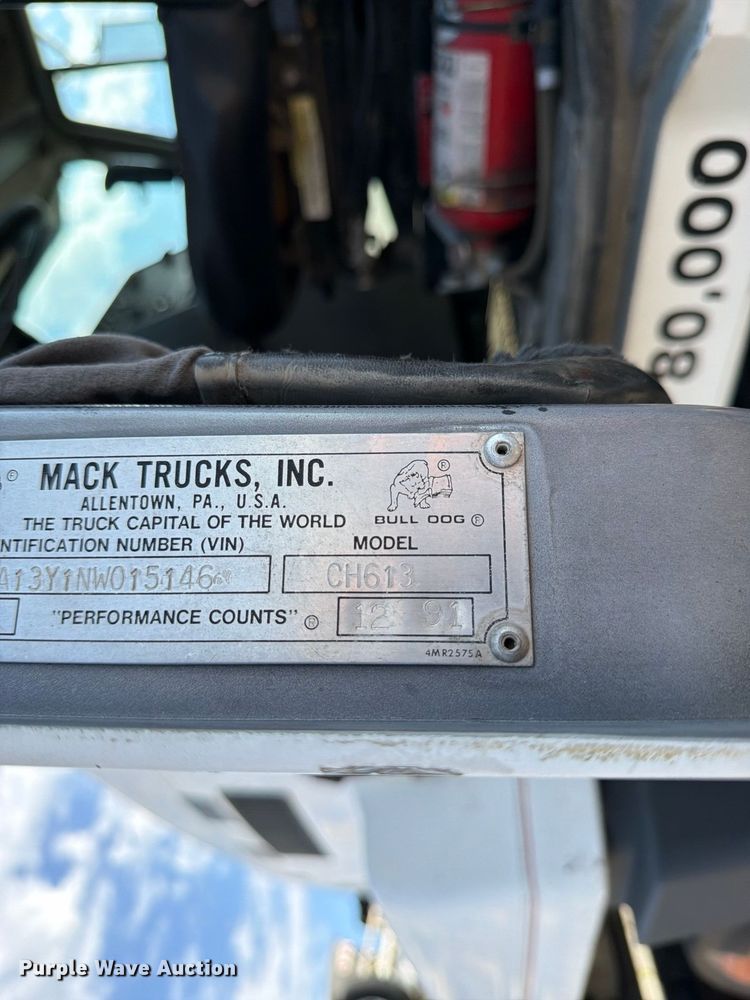 image for item DT3060 1992 Mack CH613 semi truck
