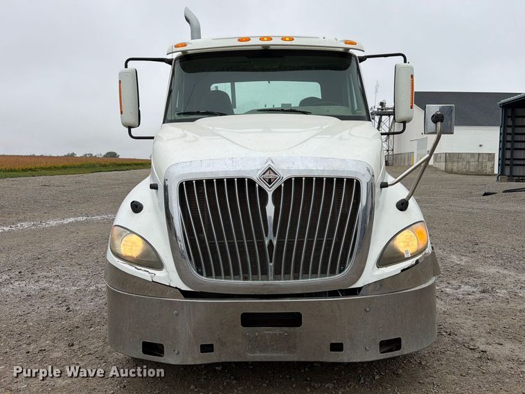 image for item DT3069 2011 International LF627 semi truck