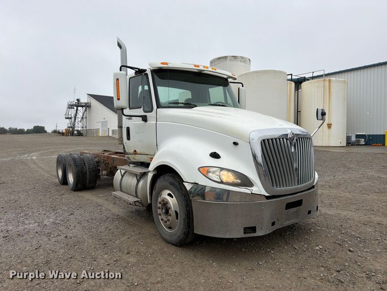 image for item DT3069 2011 International LF627 semi truck