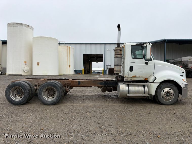 image for item DT3069 2011 International LF627 semi truck