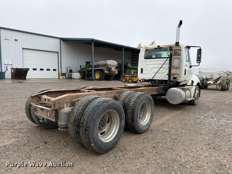 image for item DT3069 2011 International LF627 semi truck