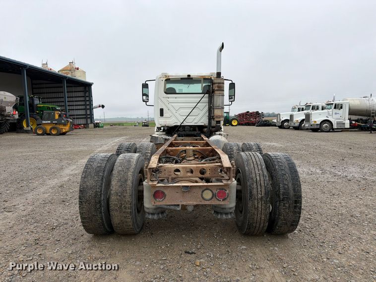 image for item DT3069 2011 International LF627 semi truck
