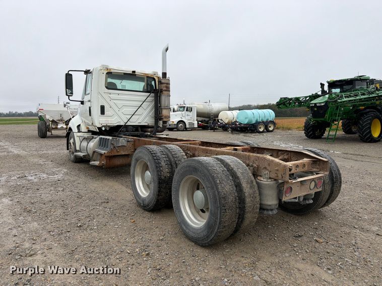 image for item DT3069 2011 International LF627 semi truck