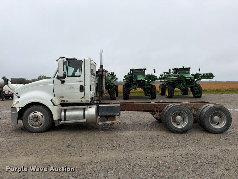 image for item DT3069 2011 International LF627 semi truck