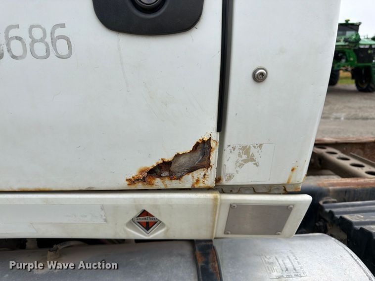 image for item DT3069 2011 International LF627 semi truck