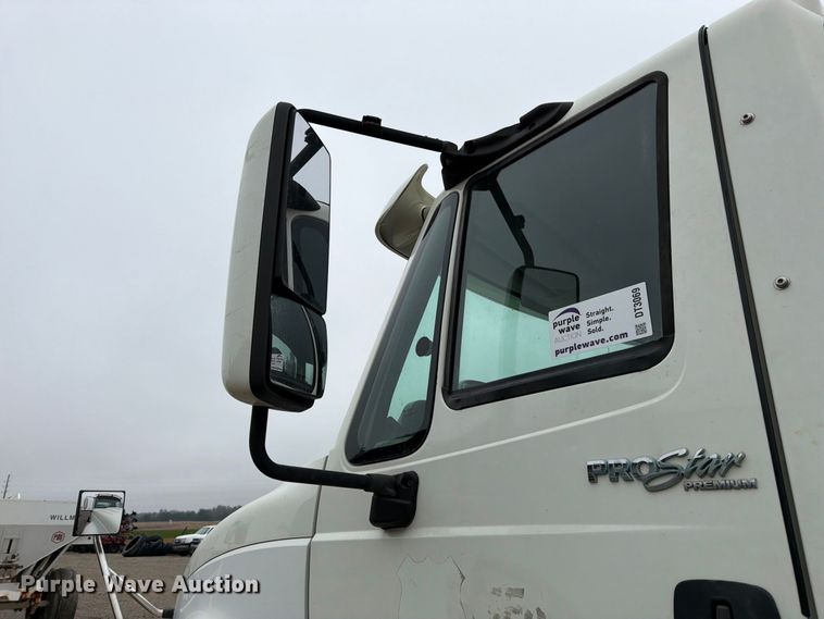 image for item DT3069 2011 International LF627 semi truck