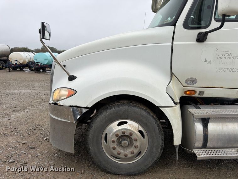 image for item DT3069 2011 International LF627 semi truck