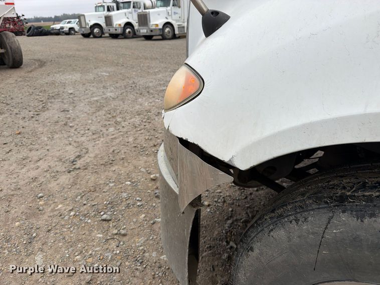image for item DT3069 2011 International LF627 semi truck