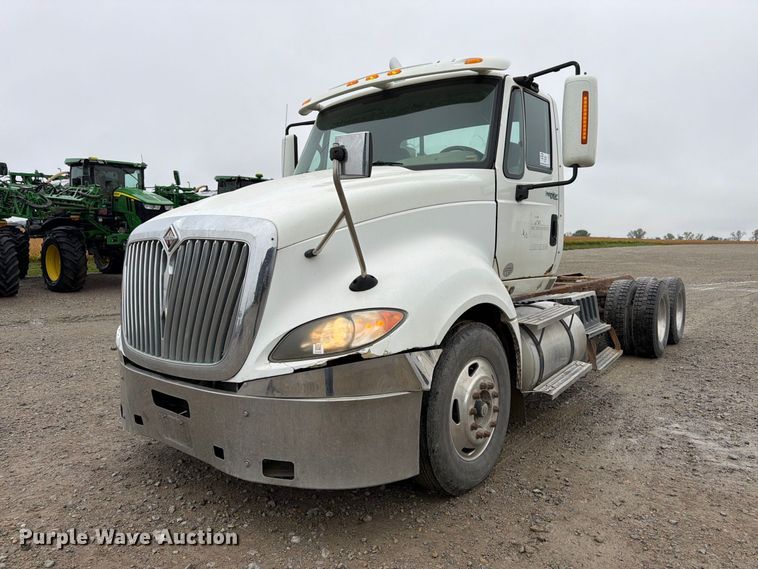 image for item DT3069 2011 International LF627 semi truck