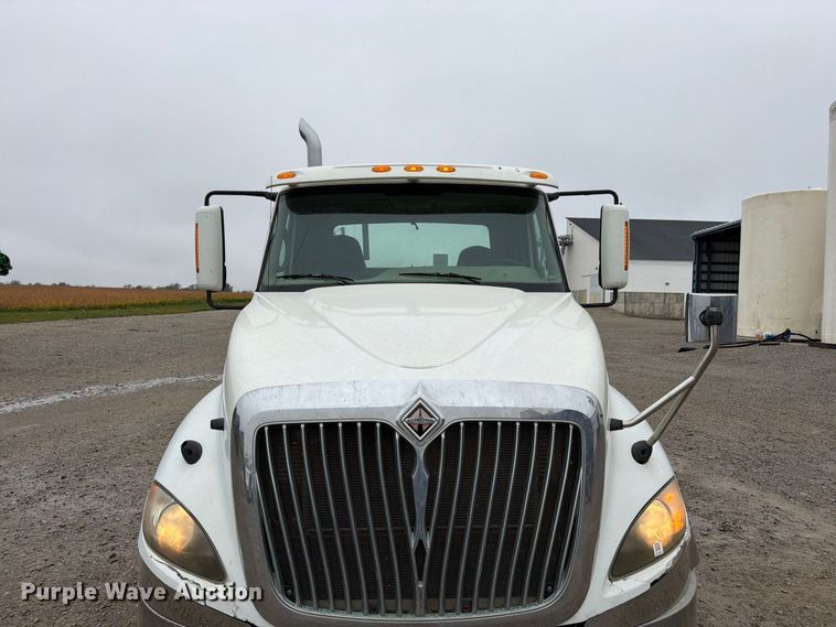 image for item DT3069 2011 International LF627 semi truck